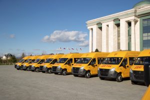 Школы ЧР получили 36 новых микроавтобусов